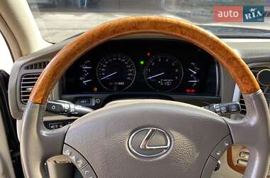 Внедорожник / Кроссовер Lexus LX 2004 в 