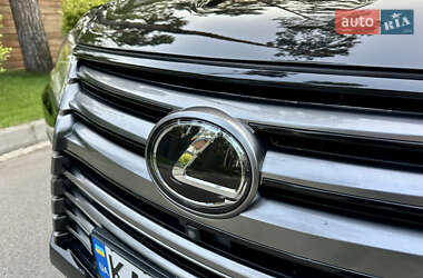 Внедорожник / Кроссовер Lexus LX 2017 в 