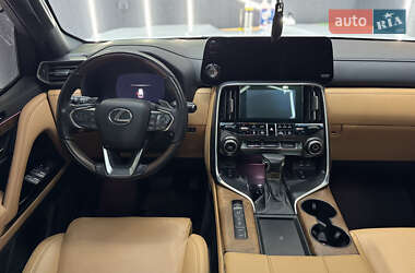 Внедорожник / Кроссовер Lexus LX 2022 в 