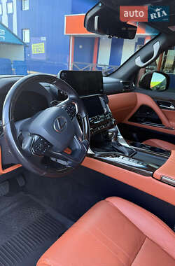 Внедорожник / Кроссовер Lexus LX 2023 в 