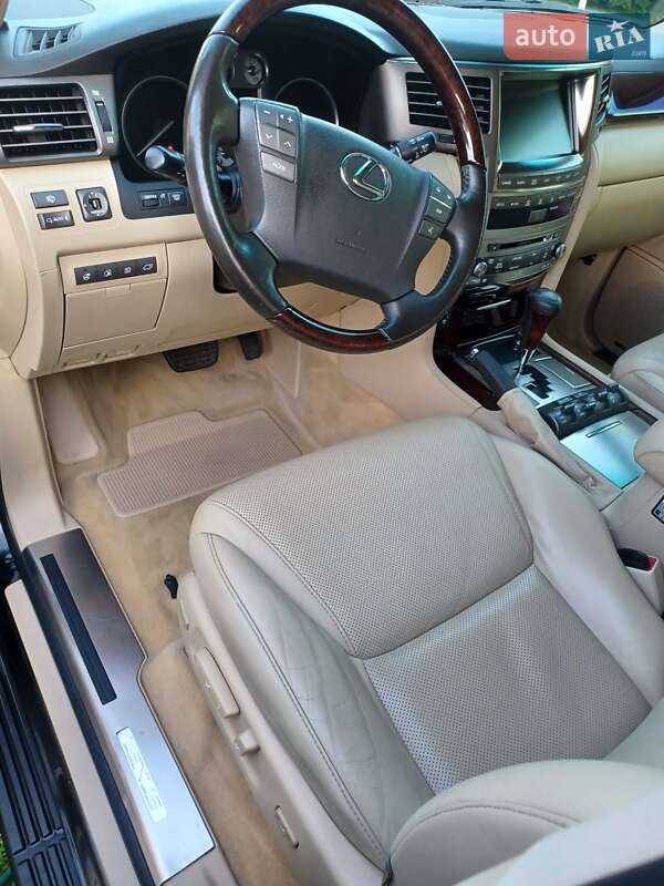 Внедорожник / Кроссовер Lexus LX 2011 в Старой Выжевке