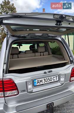 Позашляховик / Кросовер Lexus LX 2006 в 