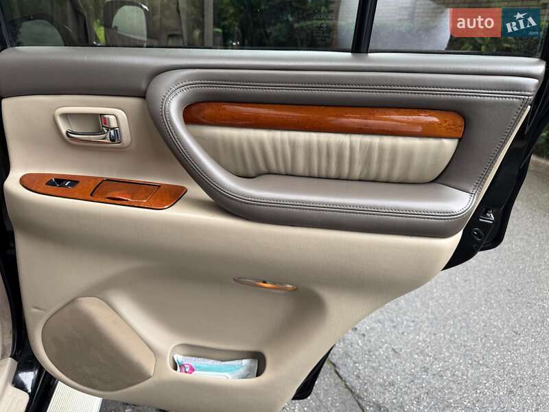 Внедорожник / Кроссовер Lexus LX 2004 в Киеве
