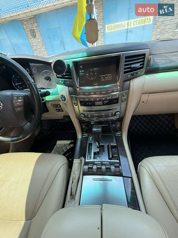 Позашляховик / Кросовер Lexus LX 2008 в Дніпрі