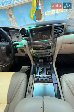 Внедорожник / Кроссовер Lexus LX 2008 в 