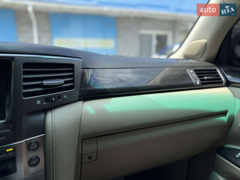 Позашляховик / Кросовер Lexus LX 2008 в Дніпрі