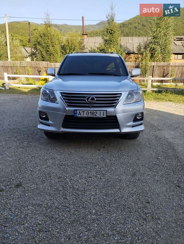 Позашляховик / Кросовер Lexus LX 2010 в 