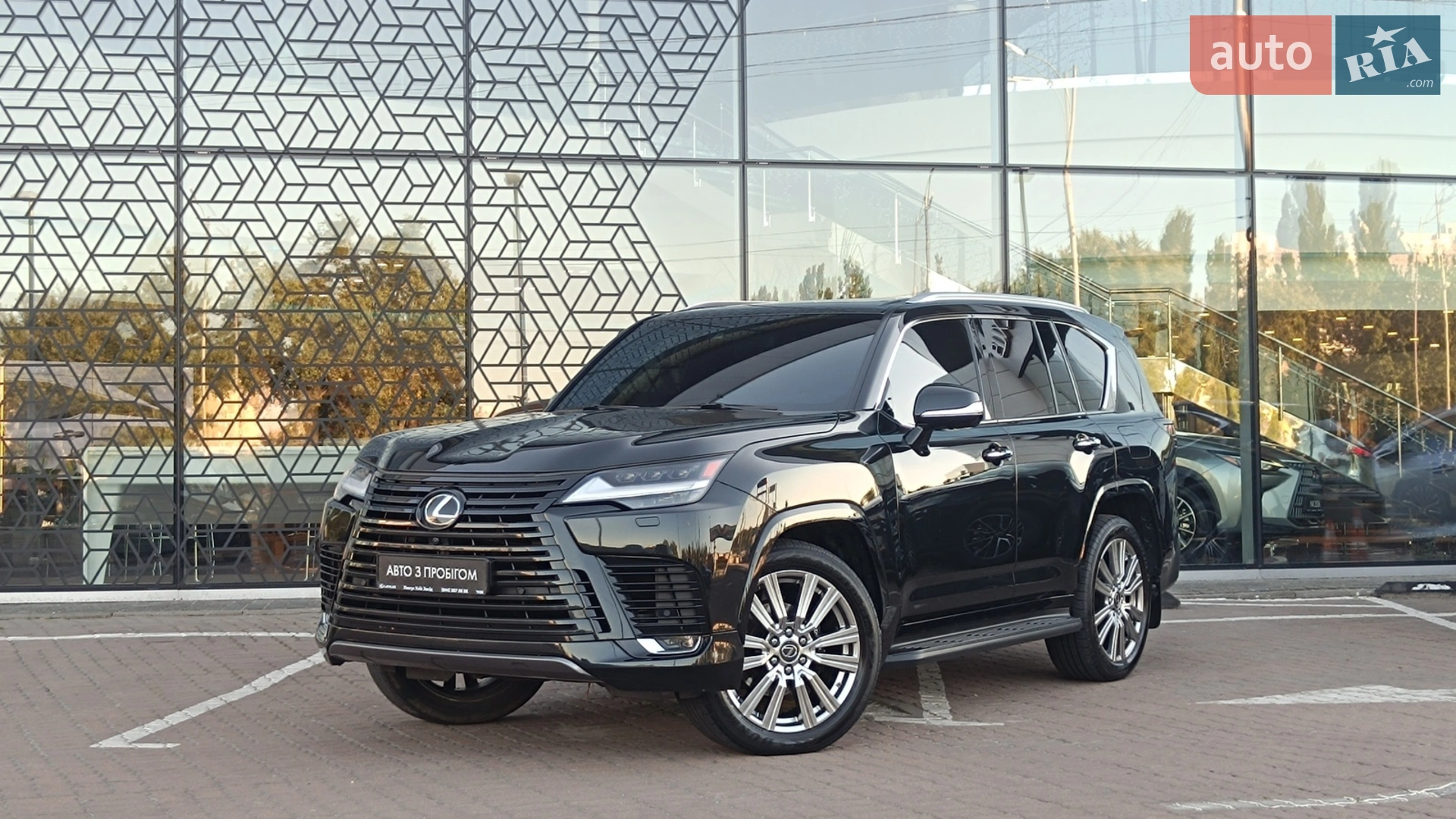 2023 Lexus LX - фото 1