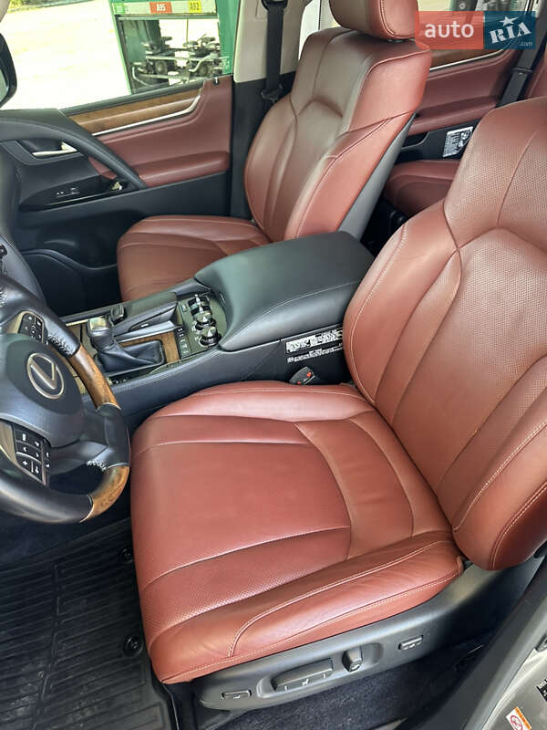 Позашляховик / Кросовер Lexus LX 2016 в Дніпрі