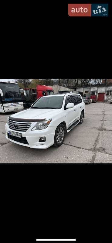 Позашляховик / Кросовер Lexus LX 2010 в 