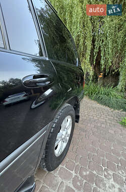 Внедорожник / Кроссовер Lexus LX 2004 в 