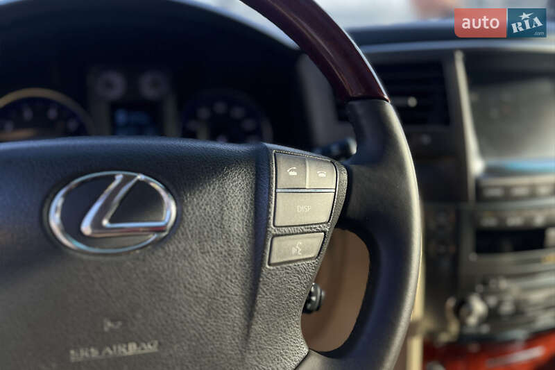 Позашляховик / Кросовер Lexus LX 2008 в Мукачевому