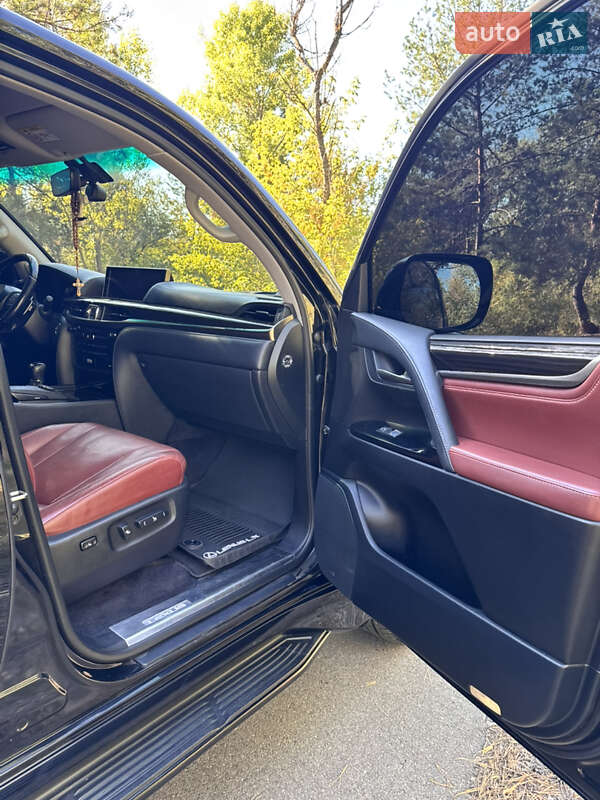 Внедорожник / Кроссовер Lexus LX 2016 в Днепре