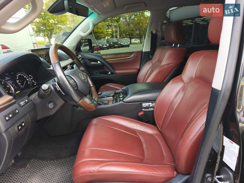 Позашляховик / Кросовер Lexus LX 2017 в Дніпрі
