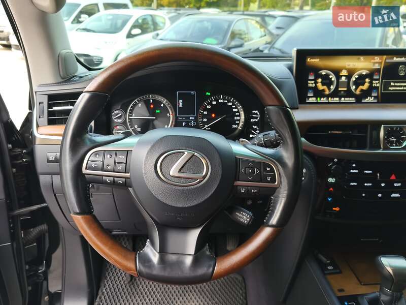 Позашляховик / Кросовер Lexus LX 2017 в Дніпрі
