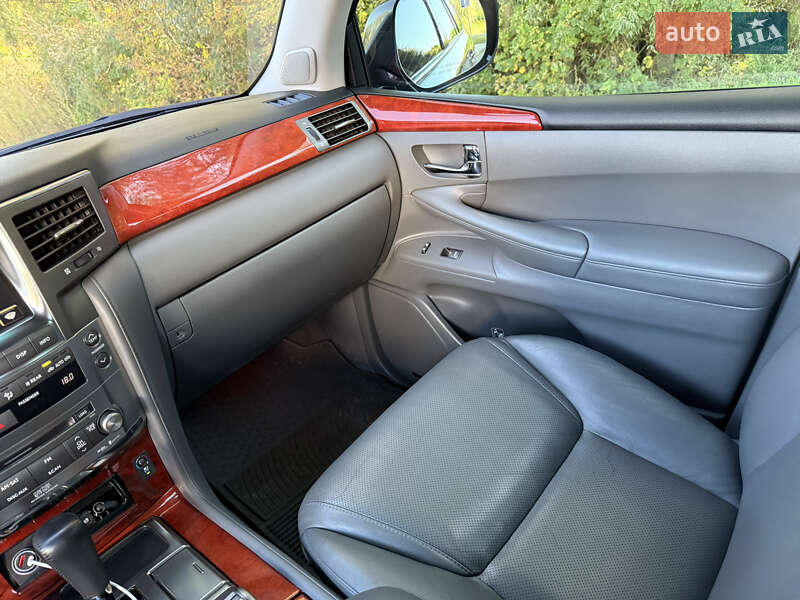 Позашляховик / Кросовер Lexus LX 2008 в Києві фото 16 Позашляховик / Кросовер Lexus LX 2008 в Києві