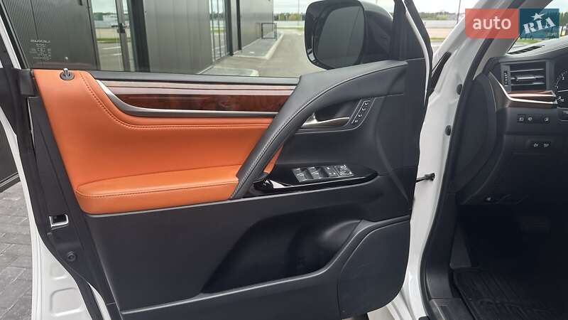 Позашляховик / Кросовер Lexus LX 2017 в Києві
