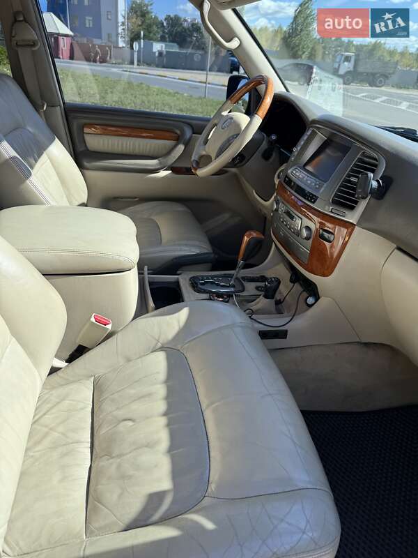 Внедорожник / Кроссовер Lexus LX 2004 в Буче
