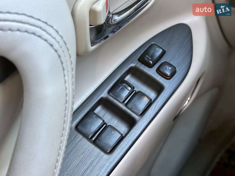Позашляховик / Кросовер Lexus LX 2004 в Харкові