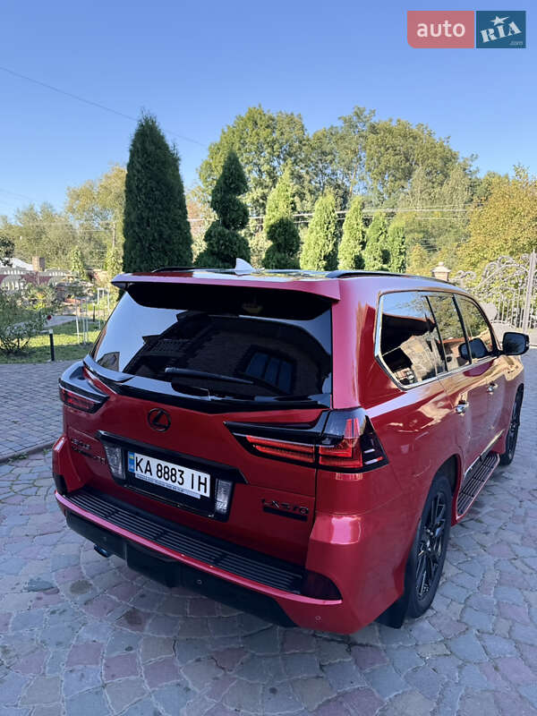 Позашляховик / Кросовер Lexus LX 2017 в Чернівцях