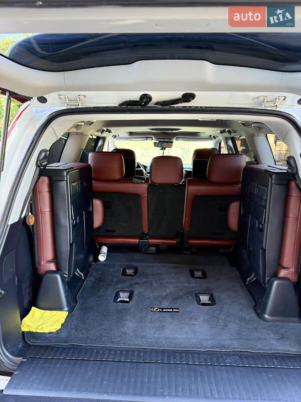 Позашляховик / Кросовер Lexus LX 2017 в Чернівцях