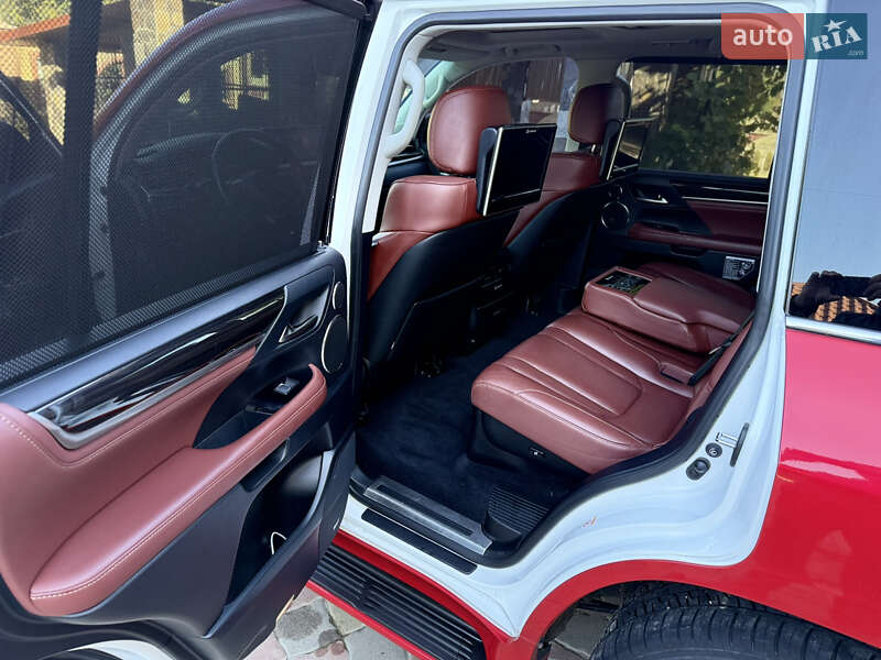 Позашляховик / Кросовер Lexus LX 2017 в Чернівцях