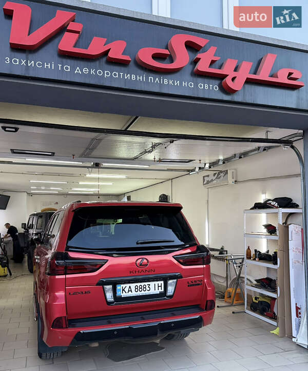 Позашляховик / Кросовер Lexus LX 2017 в Чернівцях