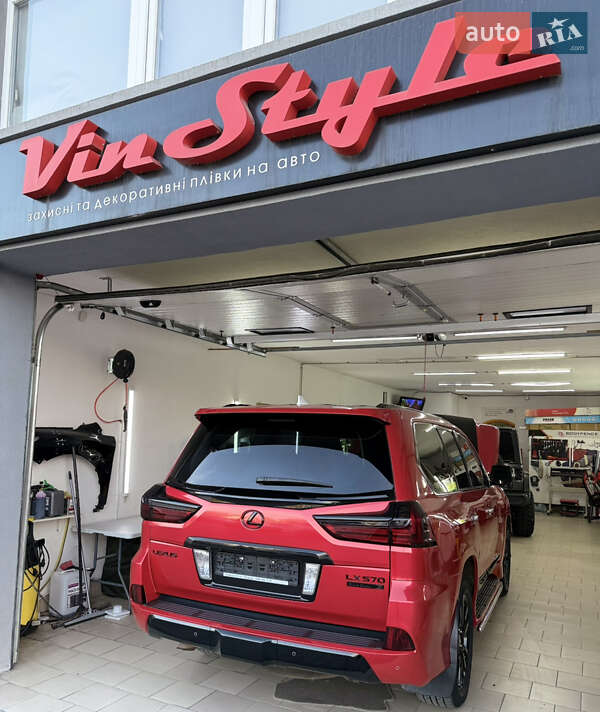 Позашляховик / Кросовер Lexus LX 2017 в Чернівцях