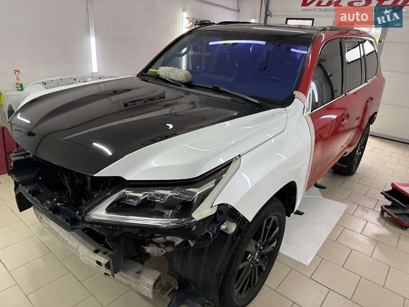 Позашляховик / Кросовер Lexus LX 2017 в Чернівцях