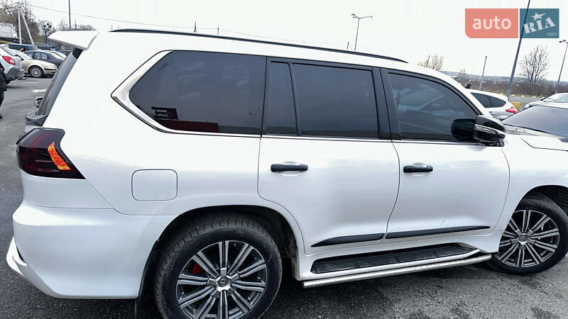 Позашляховик / Кросовер Lexus LX 2017 в Чернівцях