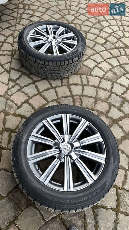 Позашляховик / Кросовер Lexus LX 2017 в Чернівцях