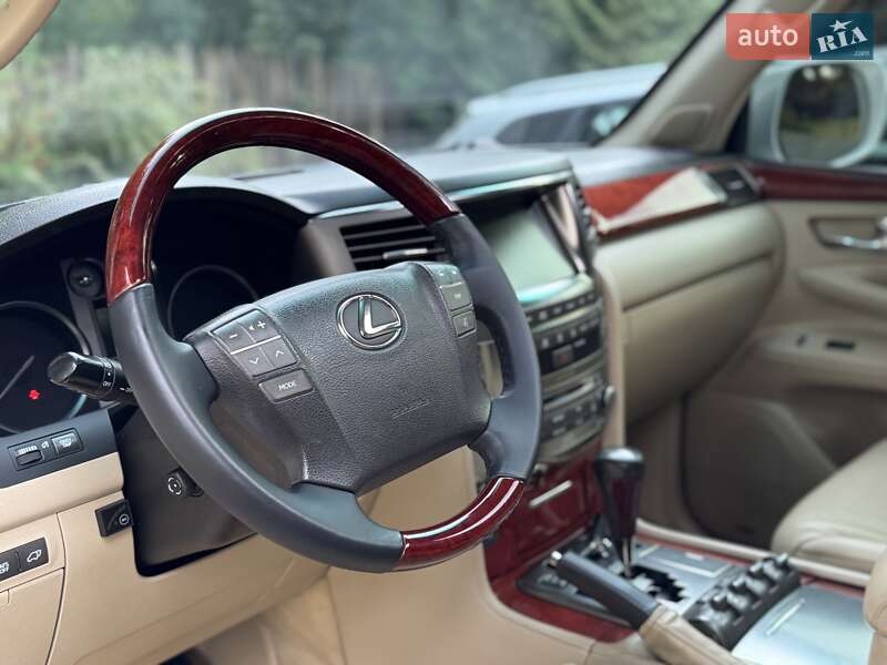 Позашляховик / Кросовер Lexus LX 2008 в Львові