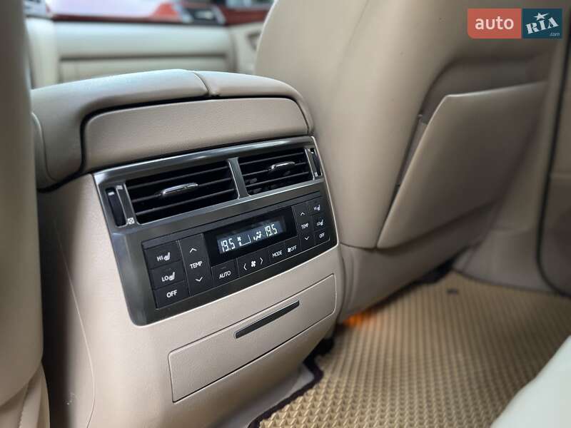 Позашляховик / Кросовер Lexus LX 2008 в Львові