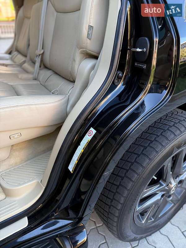 Позашляховик / Кросовер Lexus LX 2008 в Полтаві