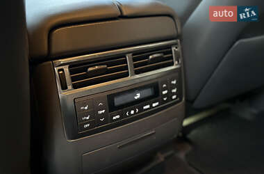 Позашляховик / Кросовер Lexus LX 2010 в 