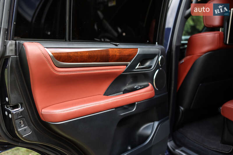 Позашляховик / Кросовер Lexus LX 2016 в Марганці