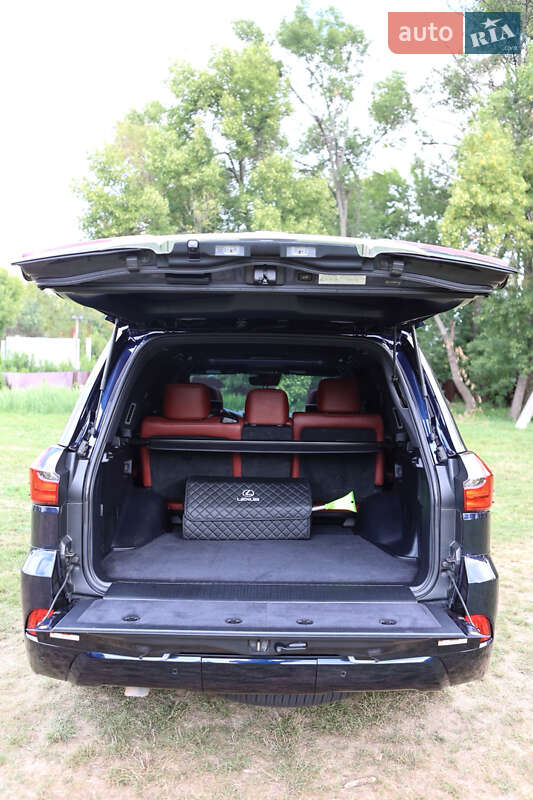 Позашляховик / Кросовер Lexus LX 2016 в Марганці