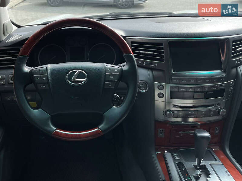 Позашляховик / Кросовер Lexus LX 2008 в Чернівцях
