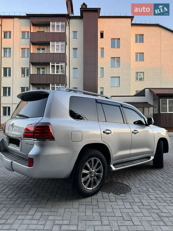 Позашляховик / Кросовер Lexus LX 2008 в Прилуках
