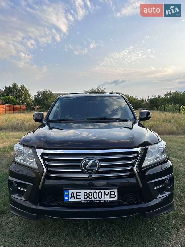 Внедорожник / Кроссовер Lexus LX 2013 в 