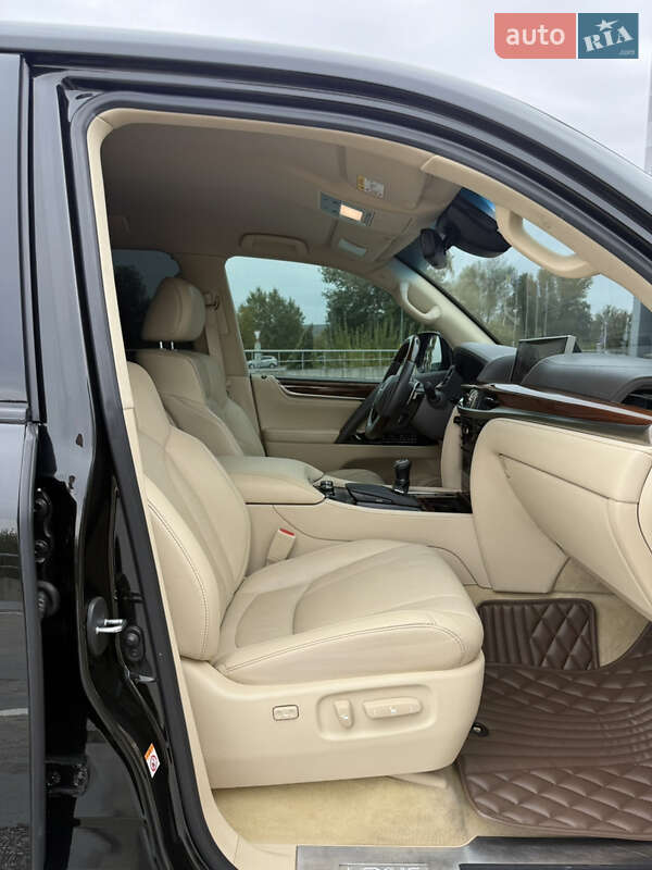 Позашляховик / Кросовер Lexus LX 2016 в Києві