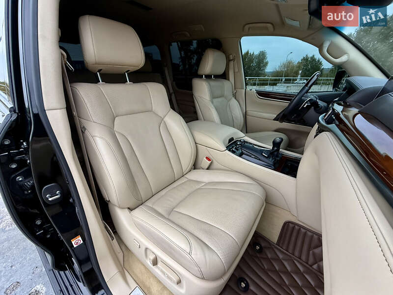 Позашляховик / Кросовер Lexus LX 2016 в Києві