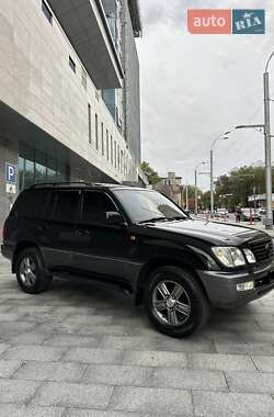 Внедорожник / Кроссовер Lexus LX 2004 в 