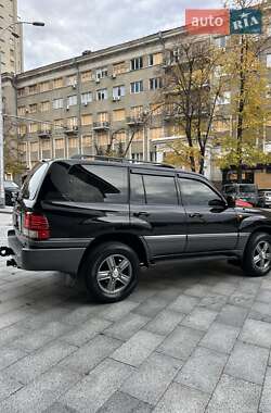 Внедорожник / Кроссовер Lexus LX 2004 в 