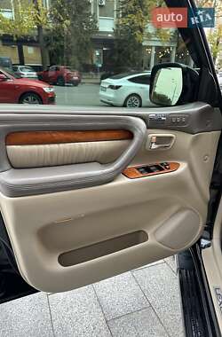 Внедорожник / Кроссовер Lexus LX 2004 в 