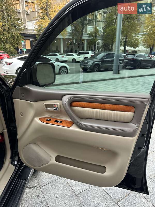 Внедорожник / Кроссовер Lexus LX 2004 в Киеве