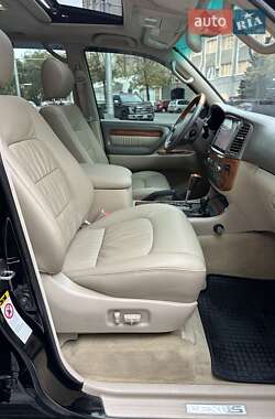 Внедорожник / Кроссовер Lexus LX 2004 в 