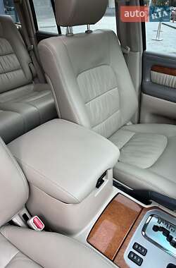 Внедорожник / Кроссовер Lexus LX 2004 в 