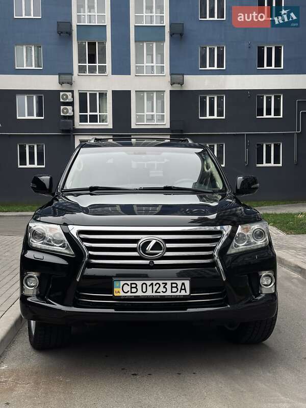 Позашляховик / Кросовер Lexus LX 2015 в Чернігові
