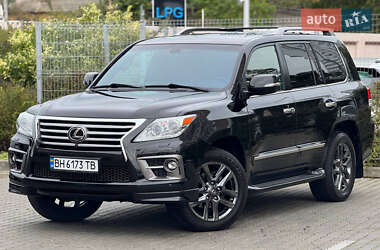 Позашляховик / Кросовер Lexus LX 2014 в 
